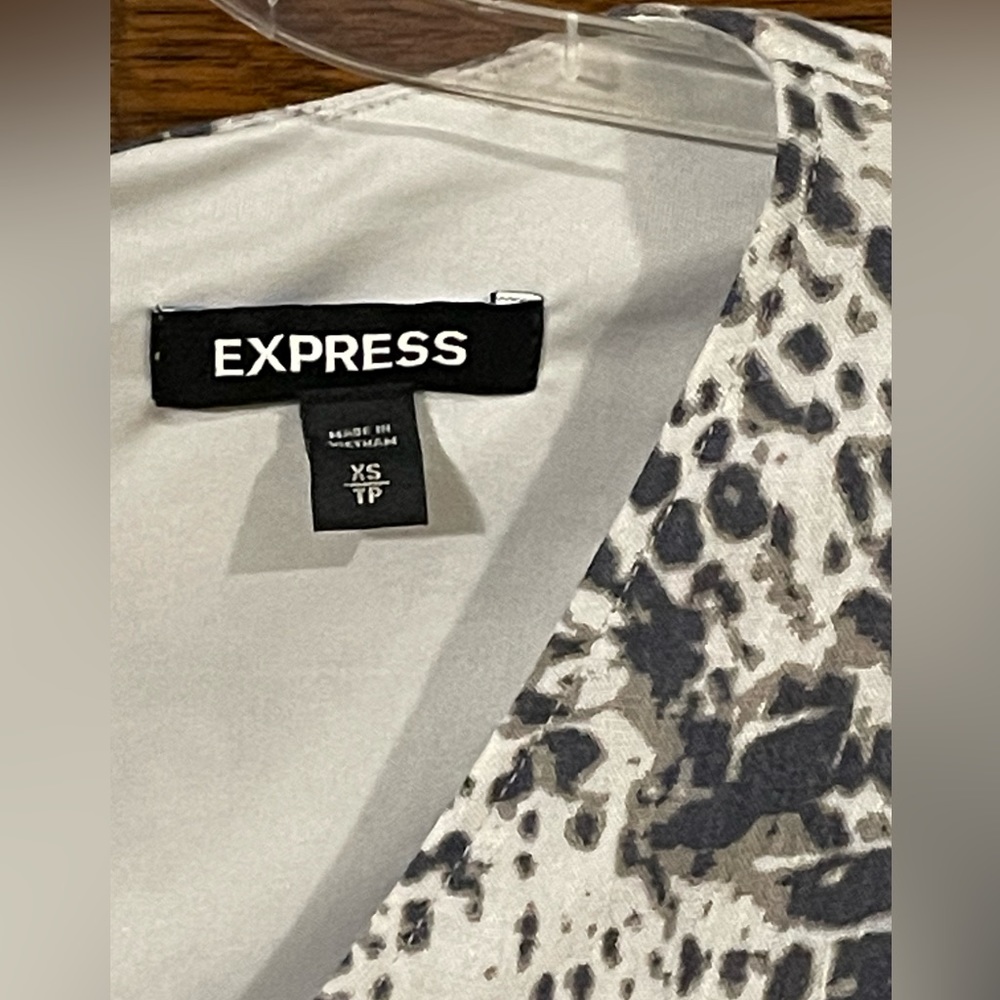 Express Short Sleeve Animal print hi-low Maxi dress size XS - Picture 4 of 7